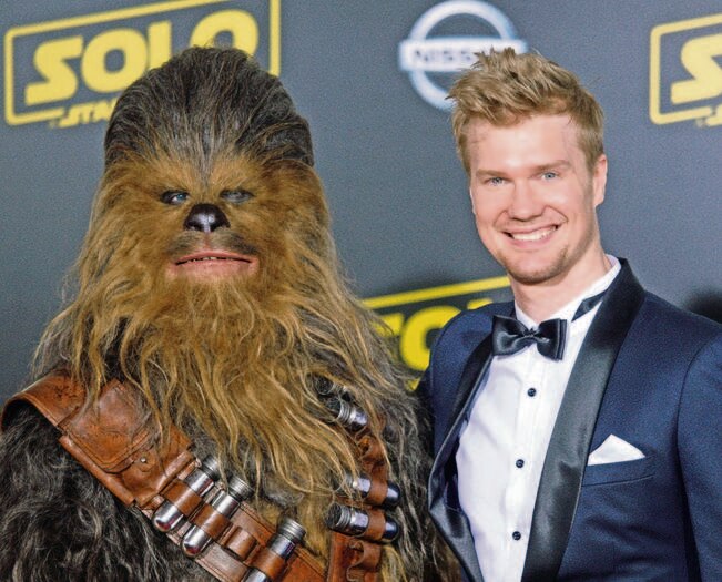 Han se queda solo; muere Chewbacca