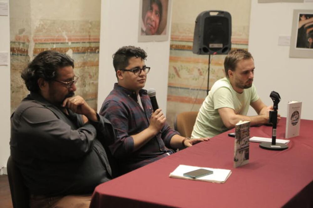 La obra de Imanol Martínez (segundo de izq. a der.) ya fue llevada al escenario, pues se ofrecen funciones en la UAQ. (GONZALO IBAÑEZ. EL UNIVERSAL)