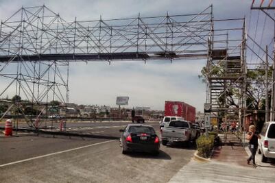 Cae puente en Paseo de la República
