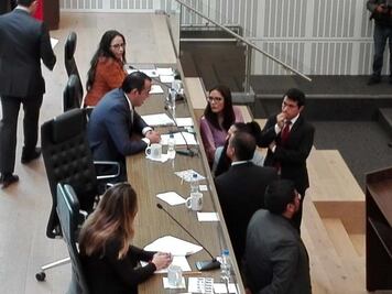 Protestan morenistas y toman tribuna del Congreso