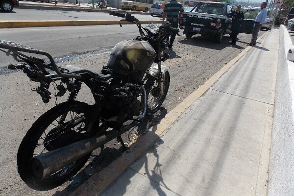 Arde motocicleta