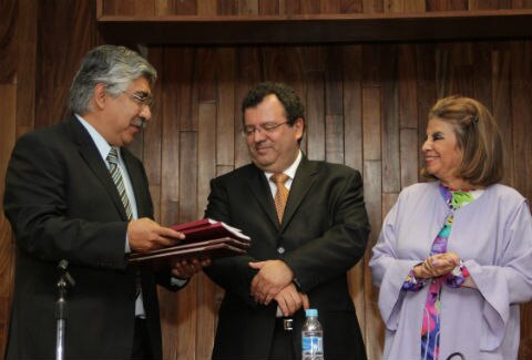 Reconocen calidad educativa de la FCPyS