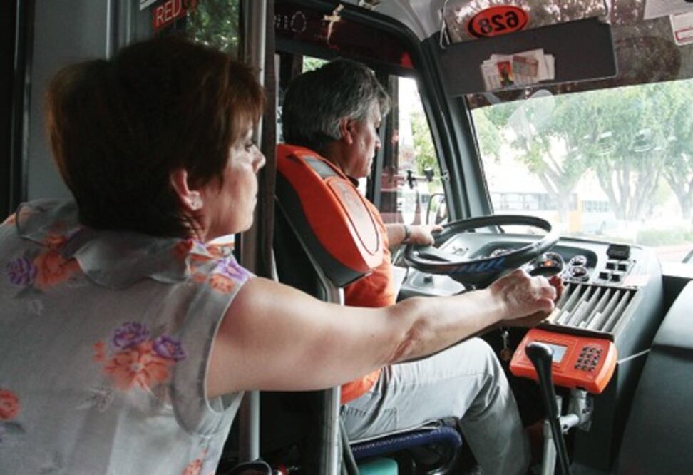 Refuerzan protección de transportes