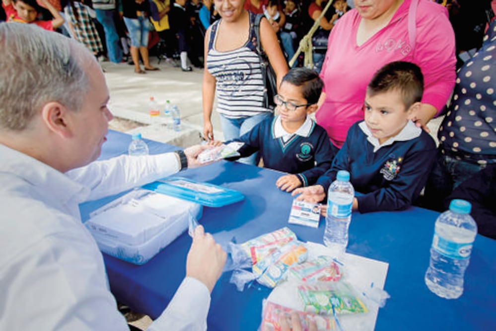  Entregan en Corregidora becas por 2.3  mdp