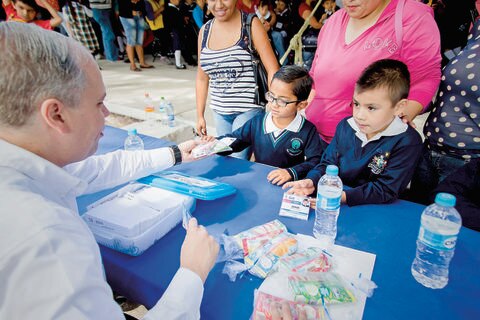 Entregan en Corregidora becas por 2.3 mdp