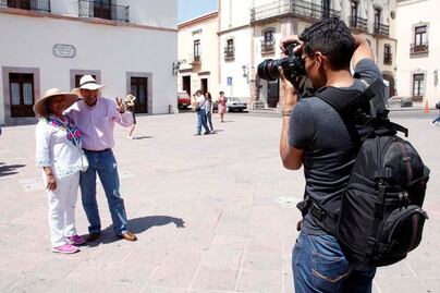 Turistas disfrutan las maravillas del estado
