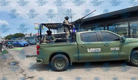 Cateos simultáneos en la capital de Querétaro derivan en varios detenidos, armas y droga aseguradas