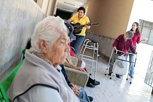 Abuelitos, en armonía en Plan Vida