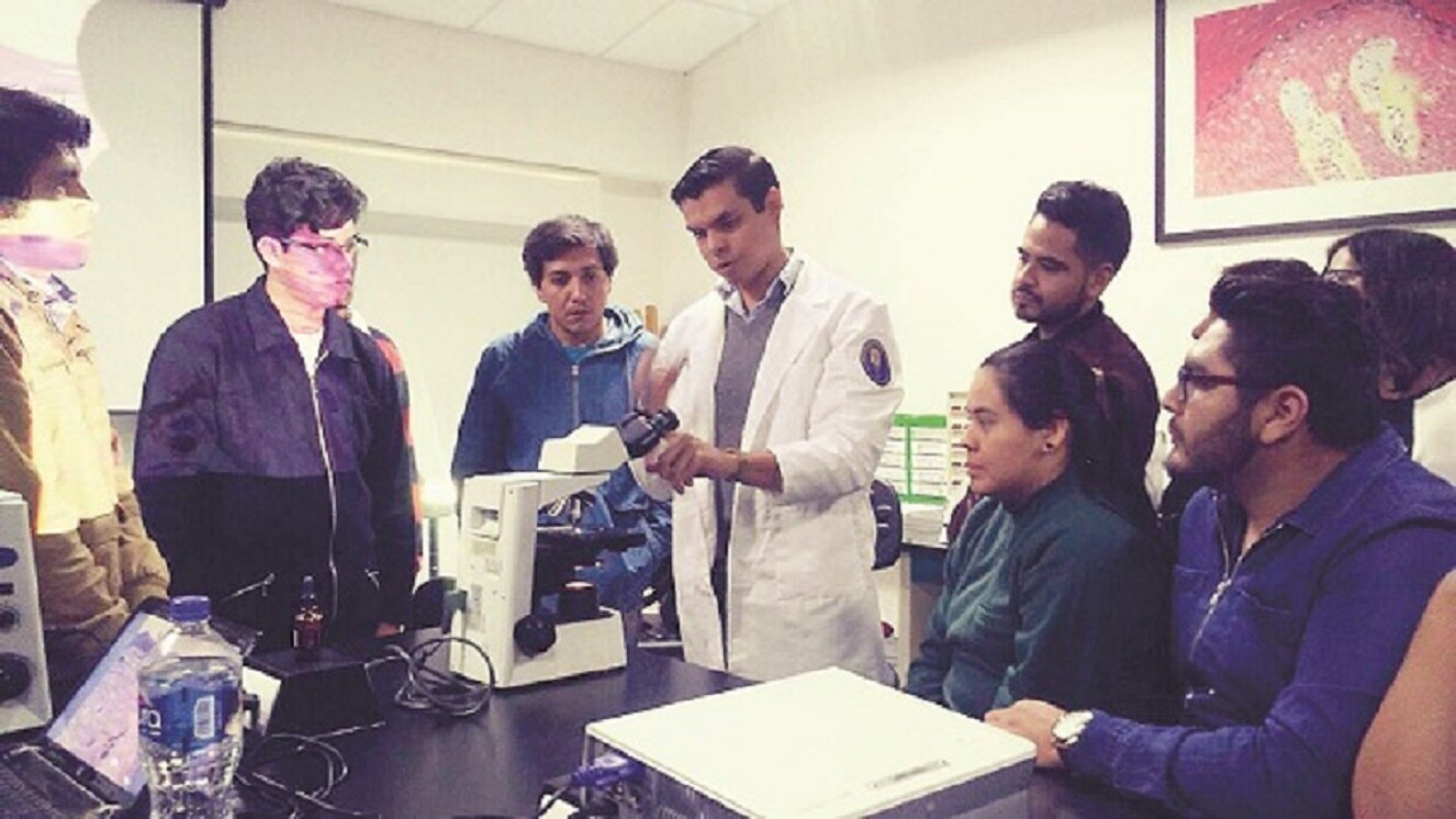 Alumnos de la UTC visitan Instituto de Hematopatología