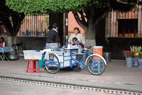 Revelan ambulantes de SJR alza en cobros