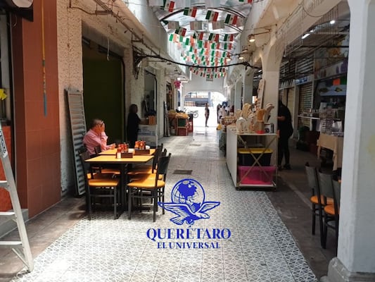 Mercado de la Cruz: sitio en obra y altos precios