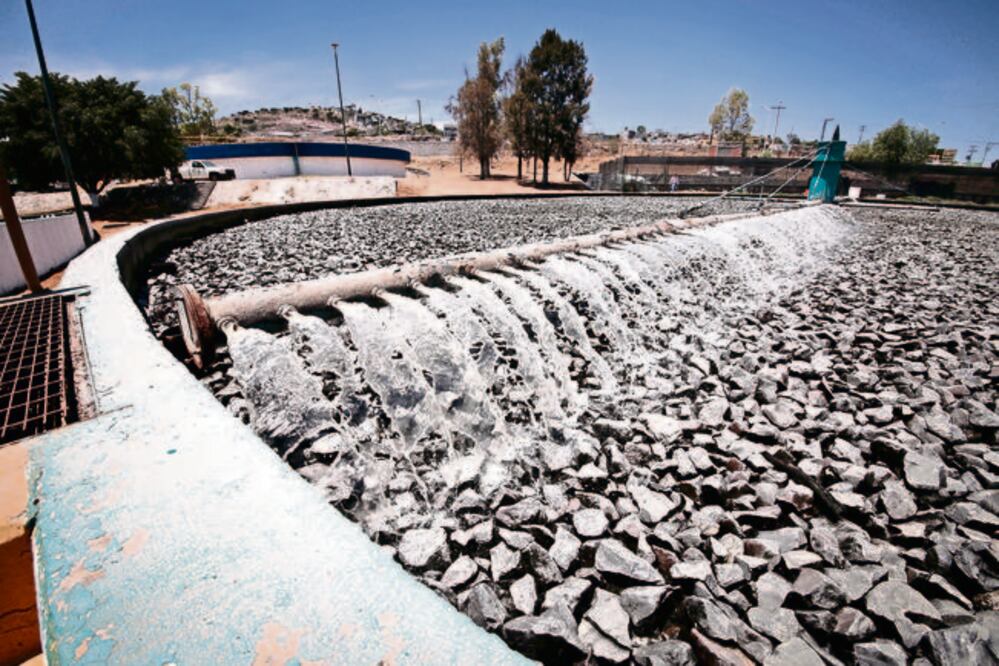 La calificadora espera que en 2017 y 2018 la CEAQ aumente sus tarifas en línea con la inflación; además, dice que la empresa busca mejorar sus niveles de eficiencia comercial, lo cual podría aumentar sus ingresos. (FOTO: VÍCTOR PICHARDO. EL UNIVERSAL)