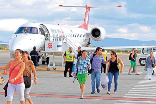 Regresan de BCS varados por huracán