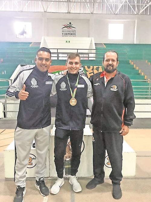 El esgrimista queretano tuvo una difícil ronda de poules en la que enfrentó a tiradores de Yucatán y Guadalajara  FOTO: ESPECIAL