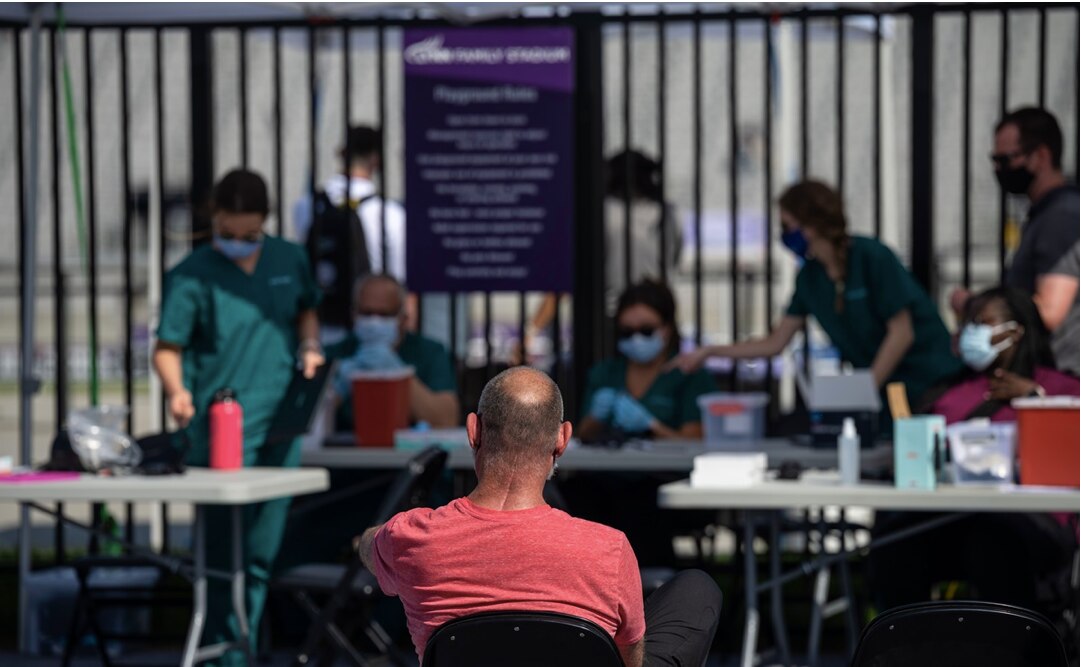 EU tiene 100 millones de personas completamente vacunadas contra Covid-19