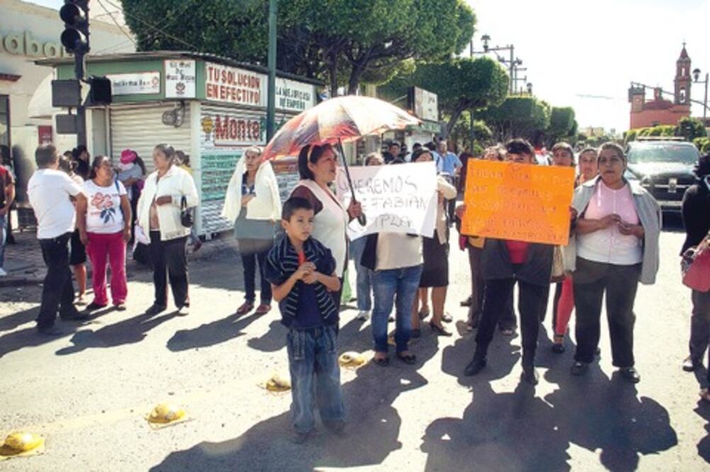 Demandan padres aulas para el Cobaq