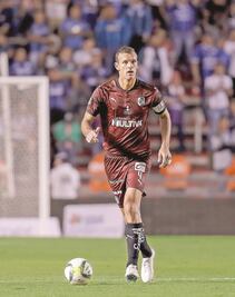 Gallos, urgidos por ganar en casa