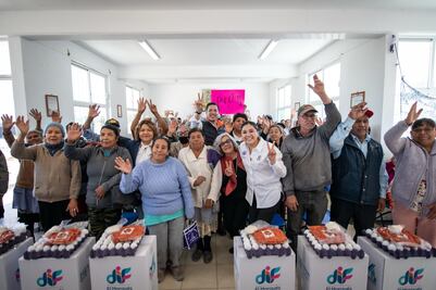 Entregan despensas en seis comunidades de El Marqués