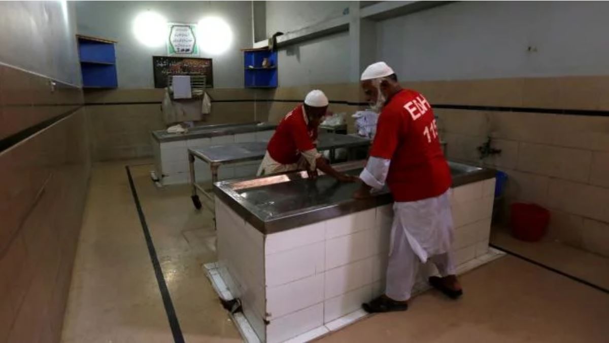 Mujer ‘resucita’ mientras su cuerpo era lavado en la morgue para su funeral