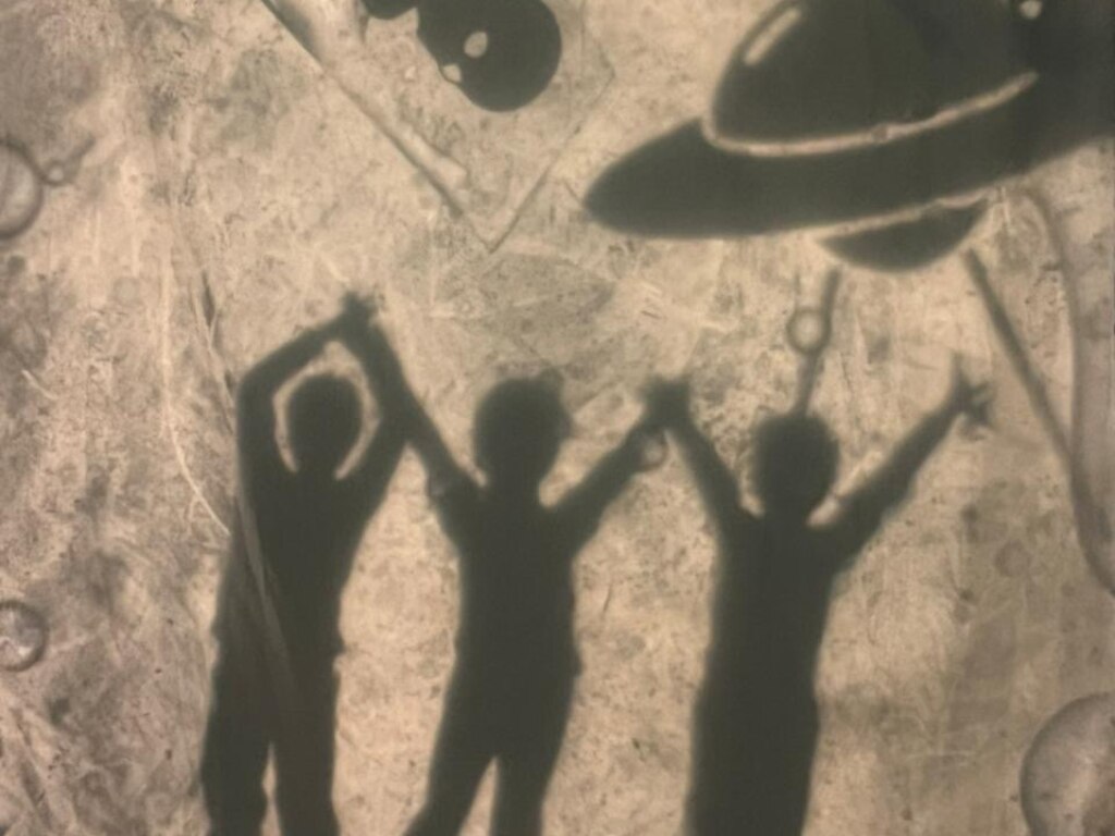 “Extraterrestres, avería en los confines de la galaxia”, la obra que aborda la diversidad y la disidencia en las infancias, llega al CEART 