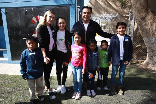 Dibujan sonrisas en rostros de pequeños