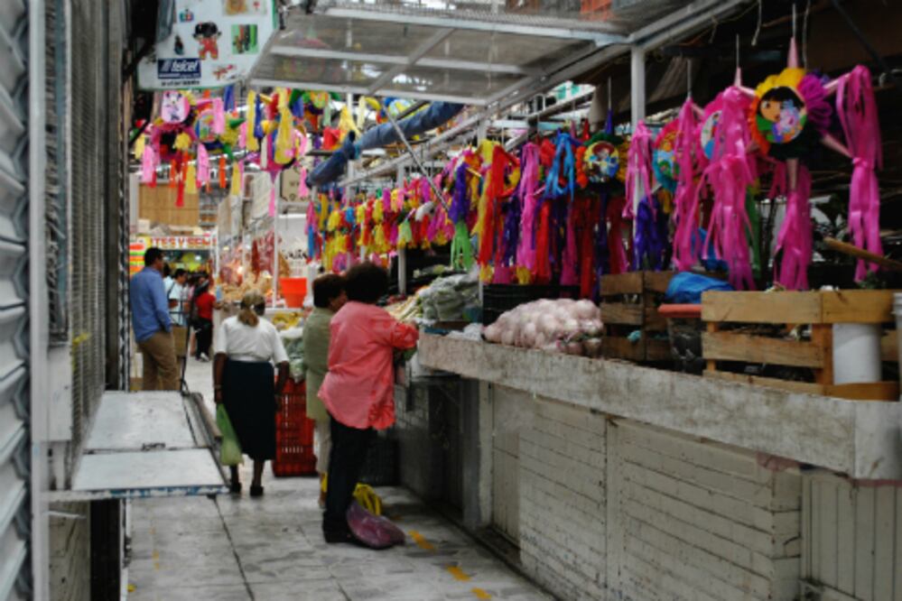 Pide FUC revisar estructura de mercados por filtración de agua