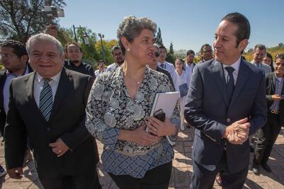 Llama rectora de la UAQ a respetar autonomía 