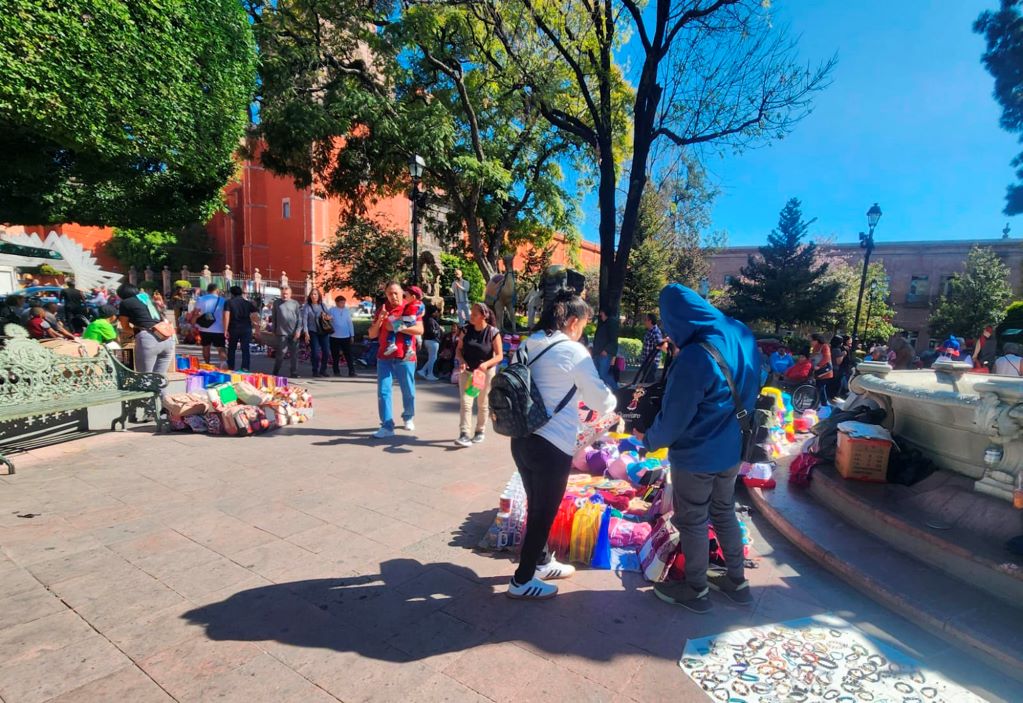 Exigen ordenar el comercio ambulante en el Centro Histórico