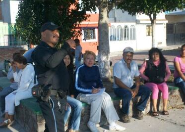 Brindan Pláticas de Prevención del Delito en colonias de SJR