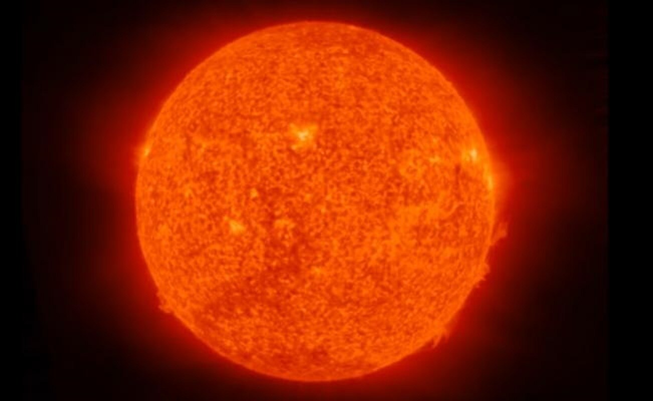 Cuando una tormenta solar atraviesa el campo magnético de la Tierra, se convierte en una tormenta magnética. (FOTO: Especial)