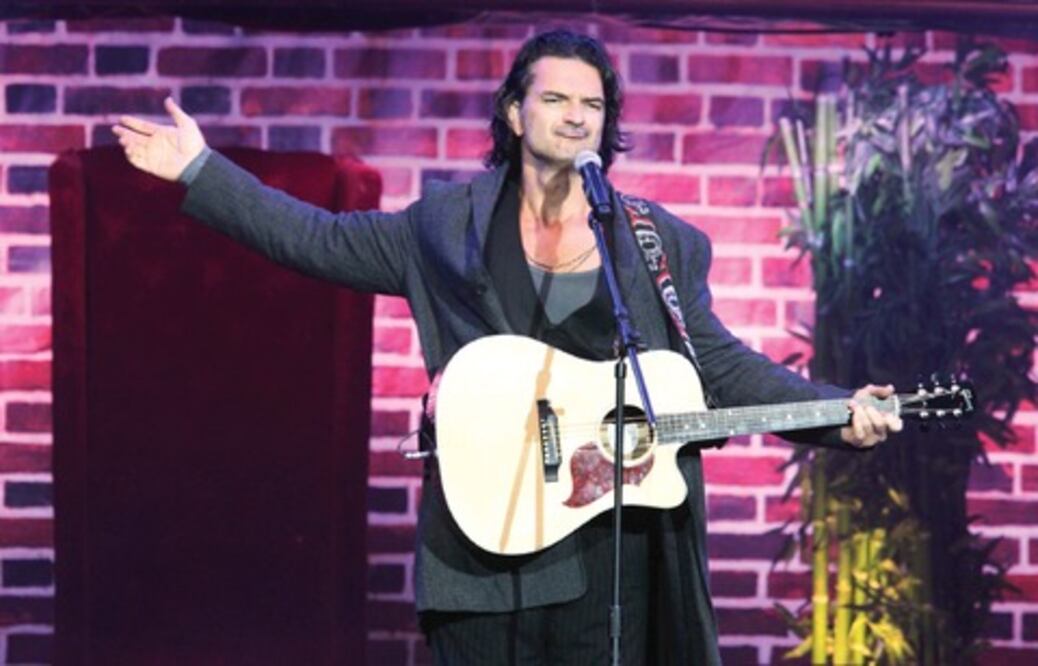 Arjona deslumbra con “Viaje”
