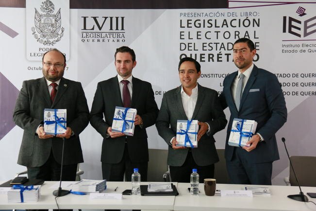 El libro, presentado por el Instituto Electoral del Estado de Querétaro y la Legislatura, contiene la compilación de las leyes electorales que fueron reformadas este año (ESPECIAL)