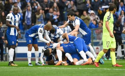 Porto gana y lucha por el título
