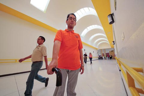 Cambió la música por los hospitales