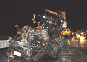 Se impactan dos tráileres sobre la México Piedras Negras un lesionado
