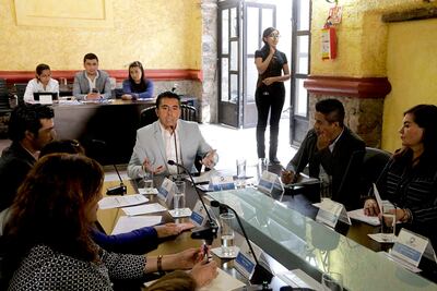 Aprueban tarjetón para el estacionamiento reservado