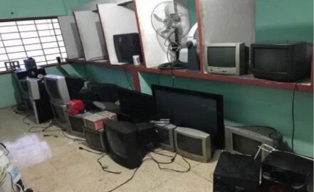 Decomisan teles, estéreos y hasta frigobar en penal de Veracruz