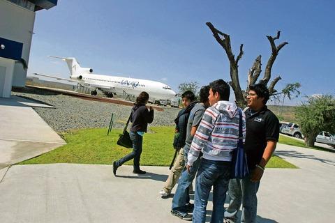 Apuestan a formación aeronáutica