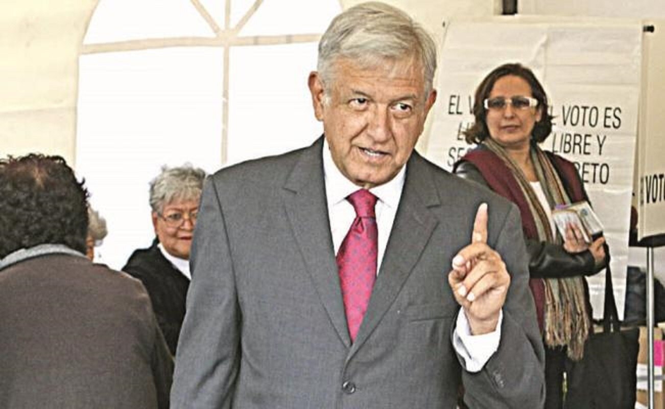 Ifigenia y AMLO se reúnen en privado
