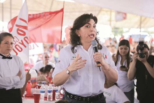 Fundamental la mujer en política