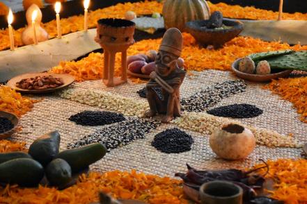 Usebeq celebra concurso de altares de muertos