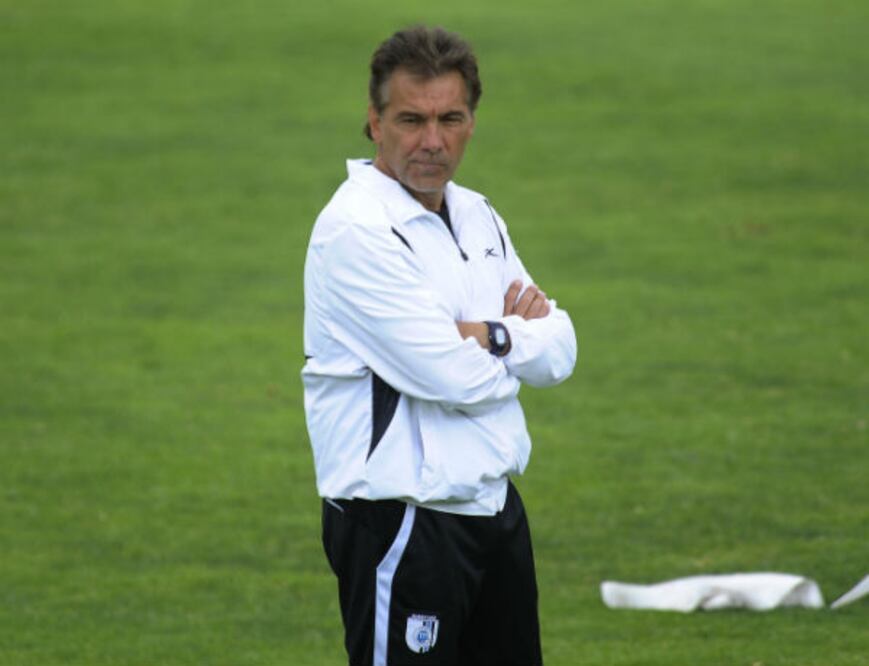 En duda futuro de De los Cobos en Gallos Blancos