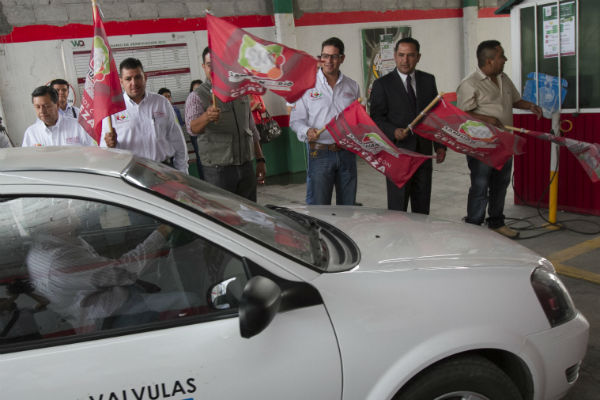 Premia alcalde a morosos