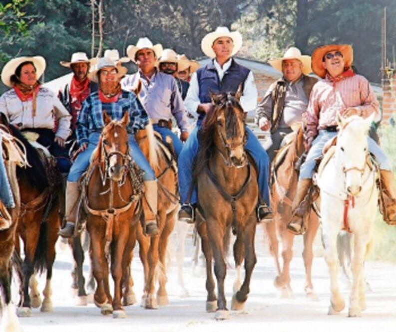 Efectúan la Cabalgata Queretana 2013  