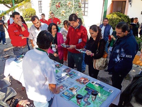 Realizan feria para migrantes en Jáuregui