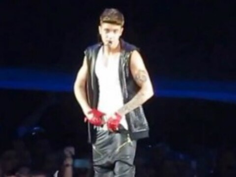 Bieber se guarda en partes íntimas teléfono