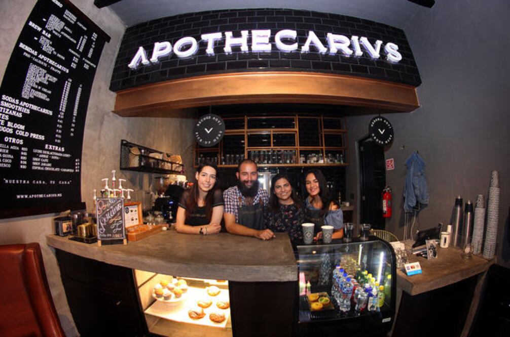 Las boticas fueron creadas por personas que incluso a costa de su propia vida, se dedicaron a investigar todo aquello que pudiera aliviar, eran llamados alquimistas, Casa Apothecarius retoma, a su estilo, esta tradición (FOTOS: LUIS SÁNCHEZ. EL UNIVERSAL)