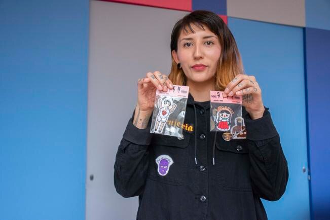 Violeta ha exhibido sus piezas en galerías.