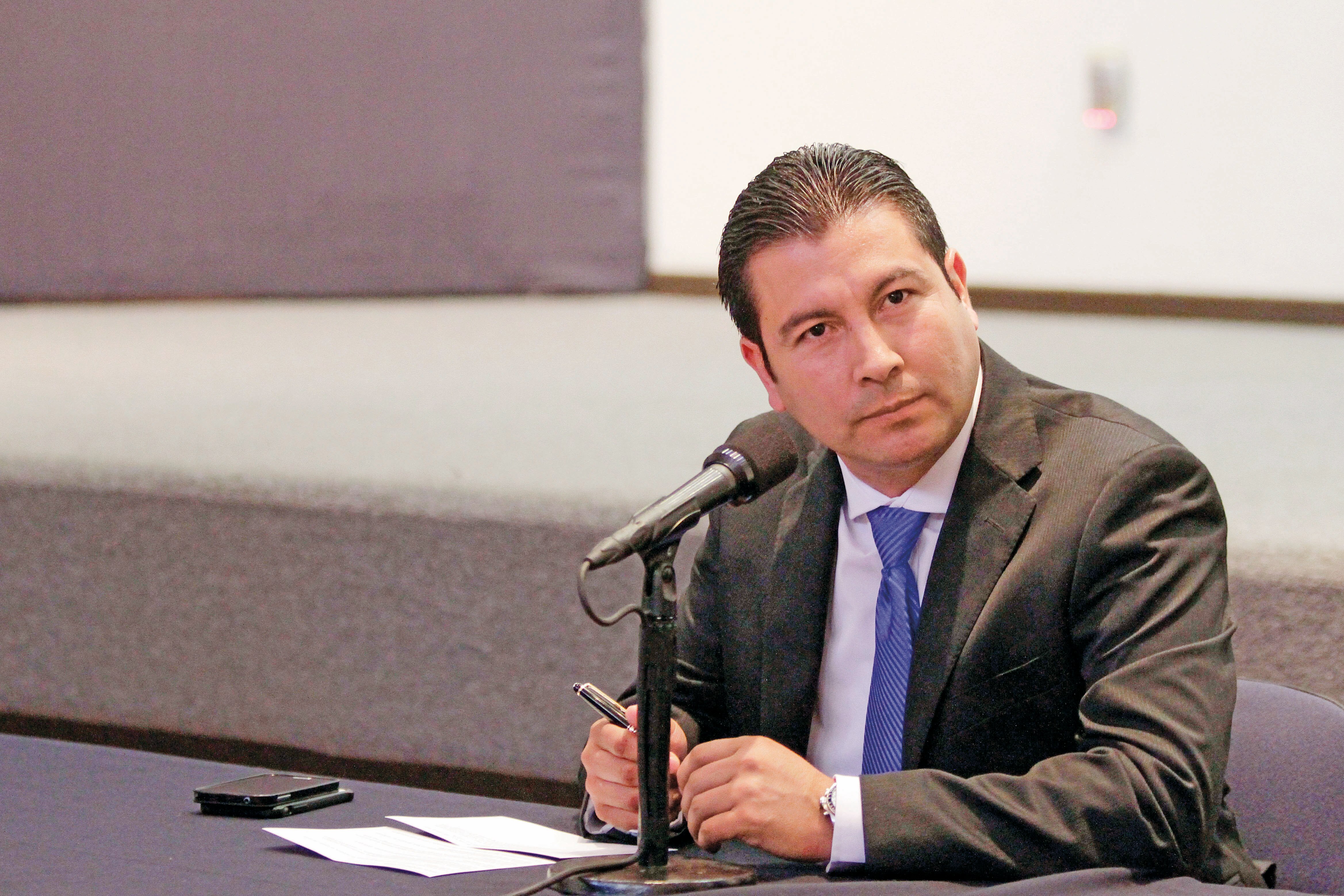 Pegueros va por meter en cintura a desarrolladores