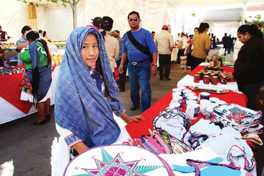 Apuestan por trabajo femenino